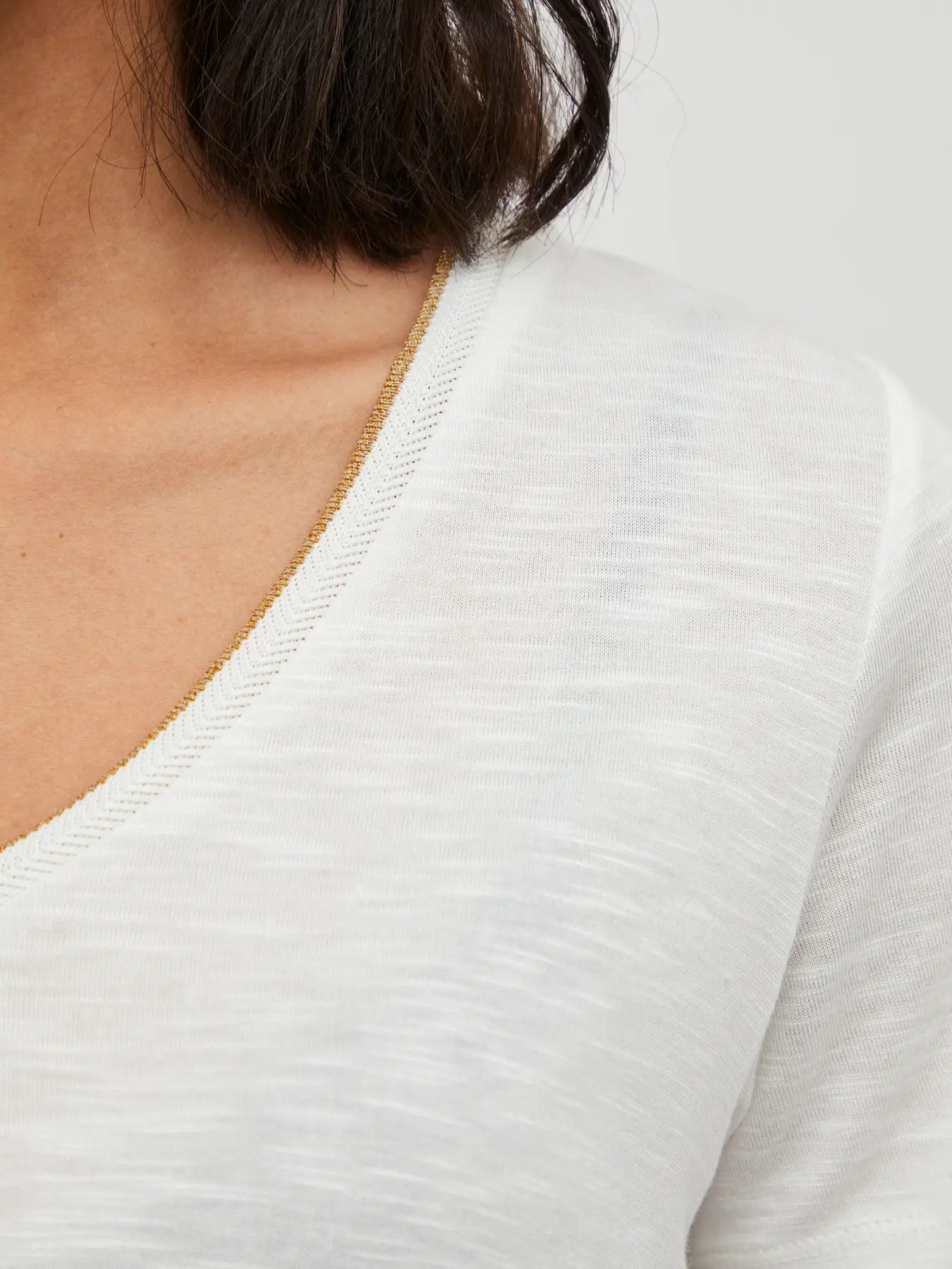 Cloud Dancer (White) 4 Camiseta básica mujer escote en V manga corta