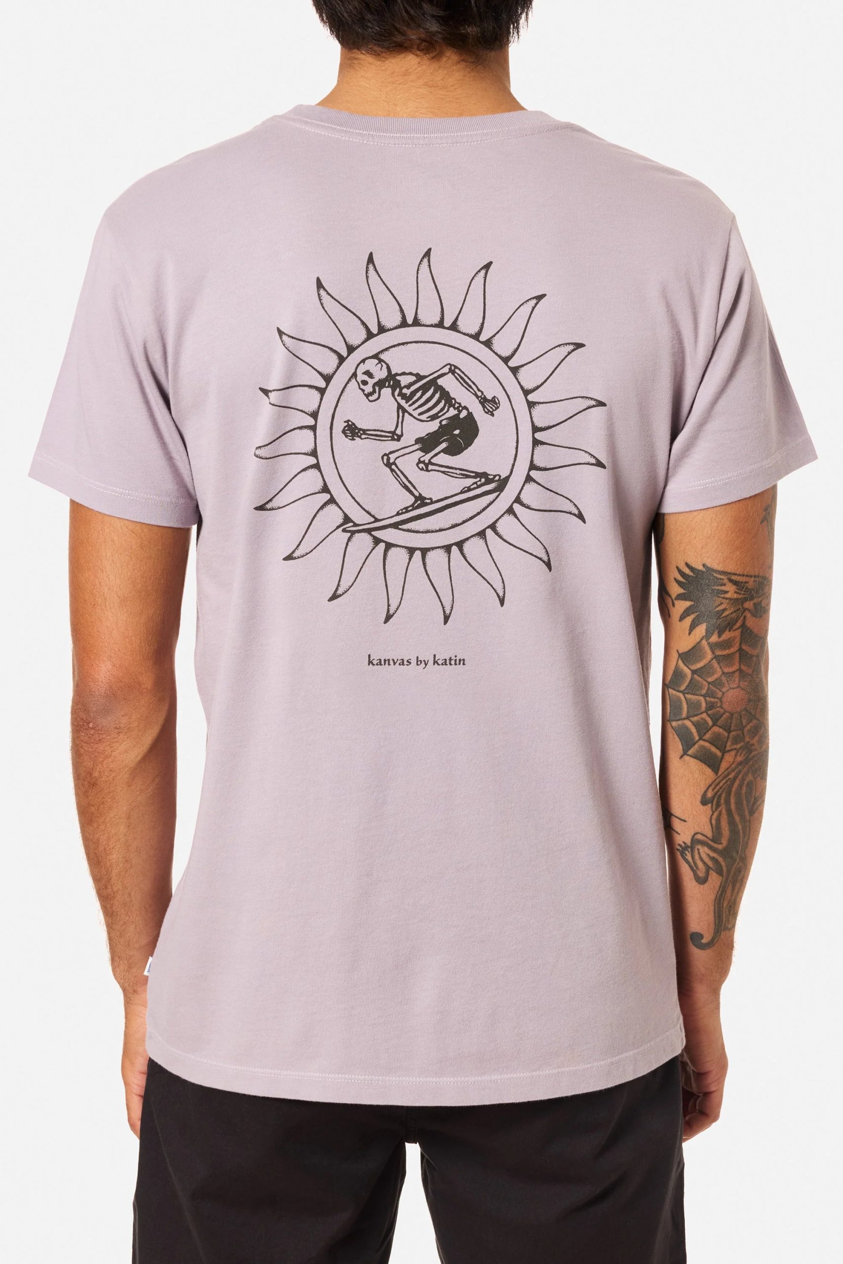 Lavender 4 Camiseta Katin Scortch Tee hombre algodón orgánico con diseño gráfico inspirado en el arte psicodélico
