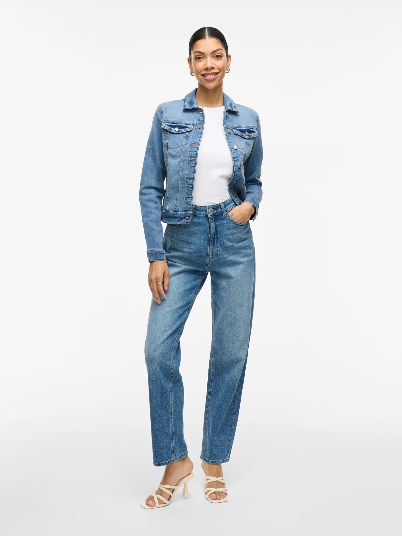 Light Blue Denim 2 Chaqueta vaquera mujer denim VILA Detalle botones y bolsillos chaqueta va