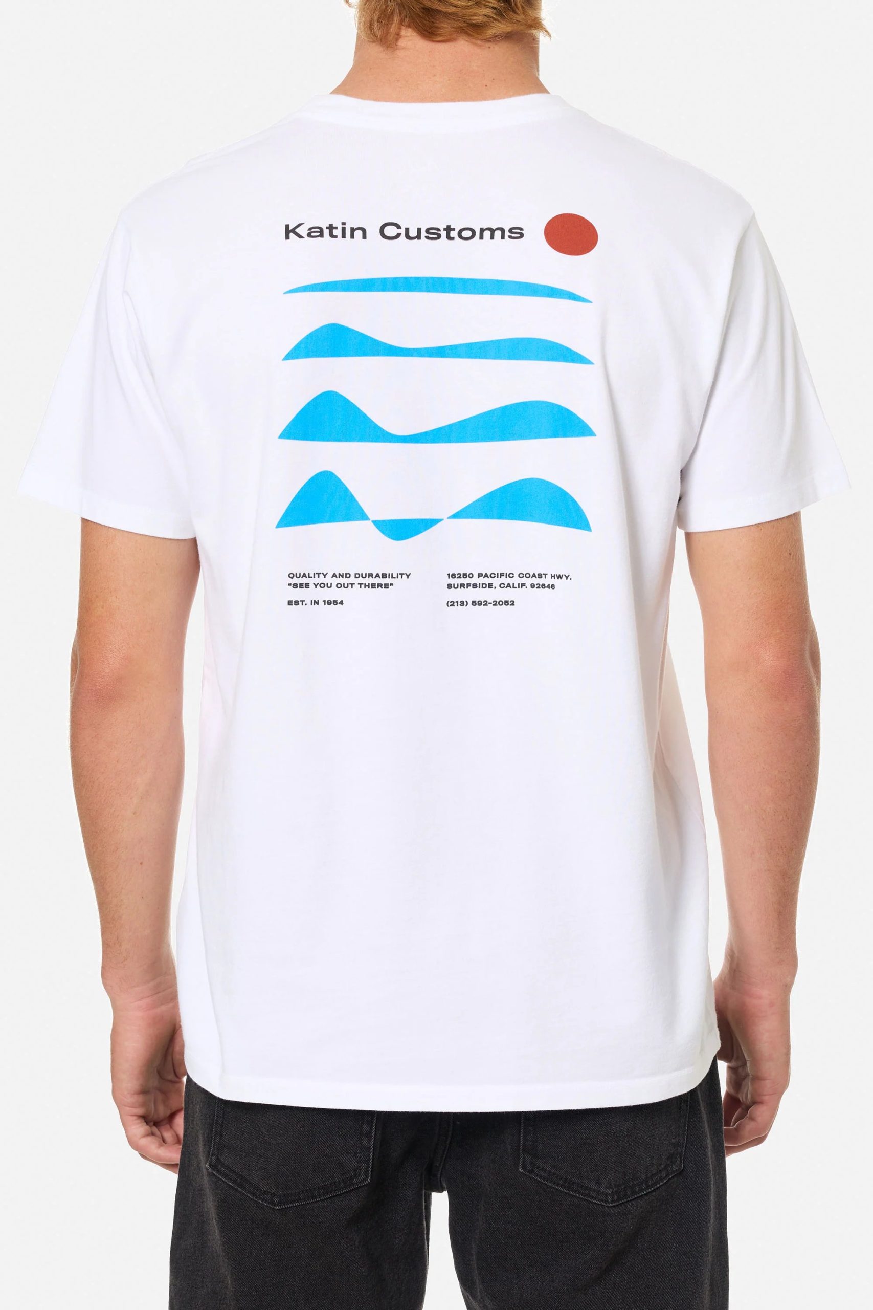 White 3 Camiseta Katin Frequency Tee hombre algodón orgánico con diseño atardecer costero