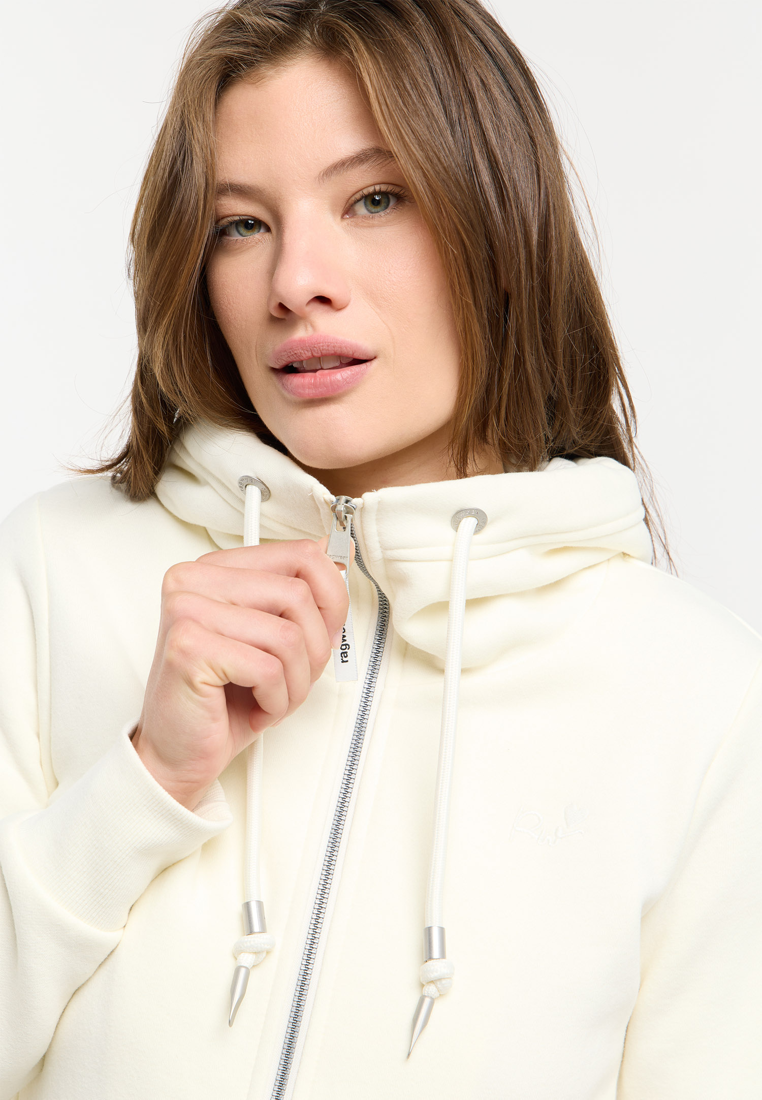 Ivory 4 Chaqueta sudadera mujer NESKIA ZIP Ragwear con capucha alta y bolsillos